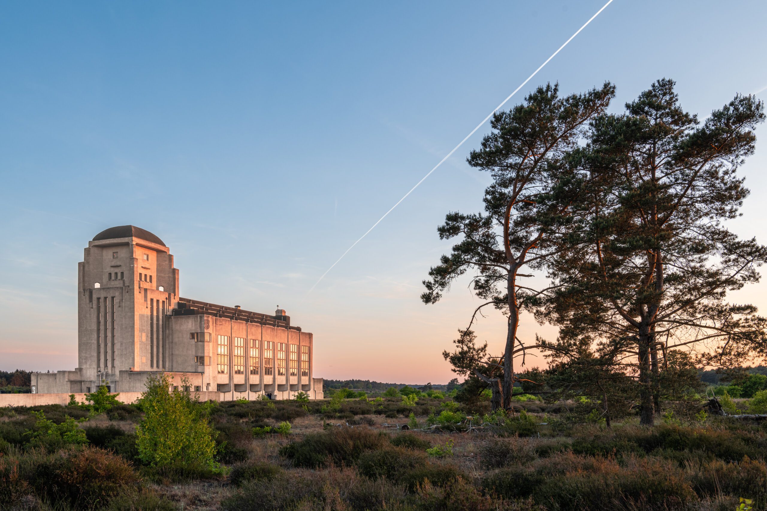 Radio Kootwijk tijdens zonsondergang Nederland